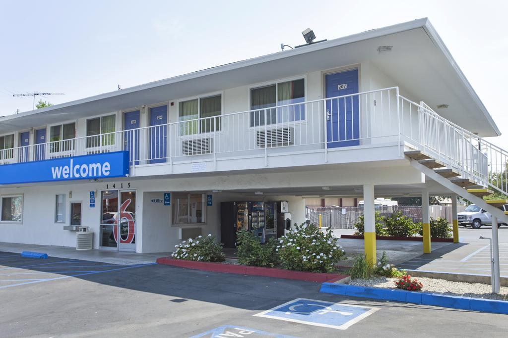 Motel 6 Sacramento, Ca - Downtown Exteriör bild