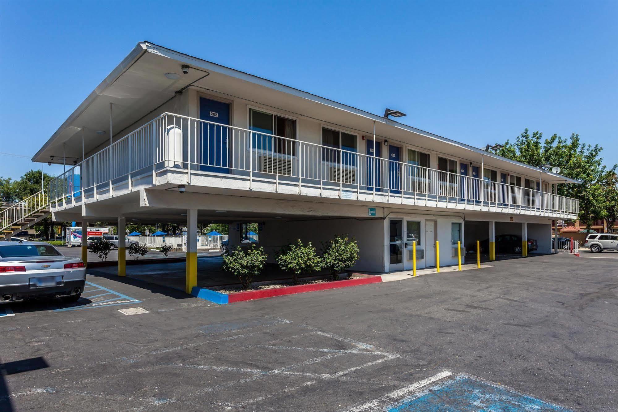 Motel 6 Sacramento, Ca - Downtown Exteriör bild